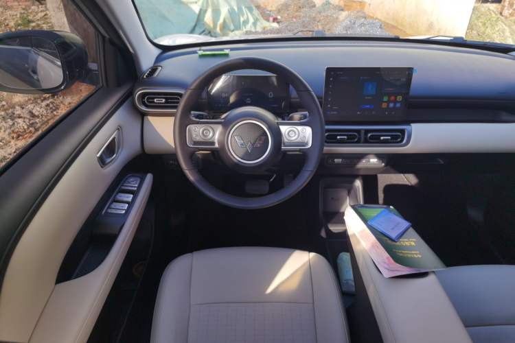 Used Wuling Bingo PLUS 2024 330 km Range Five-Seater Version Steering Wheel
