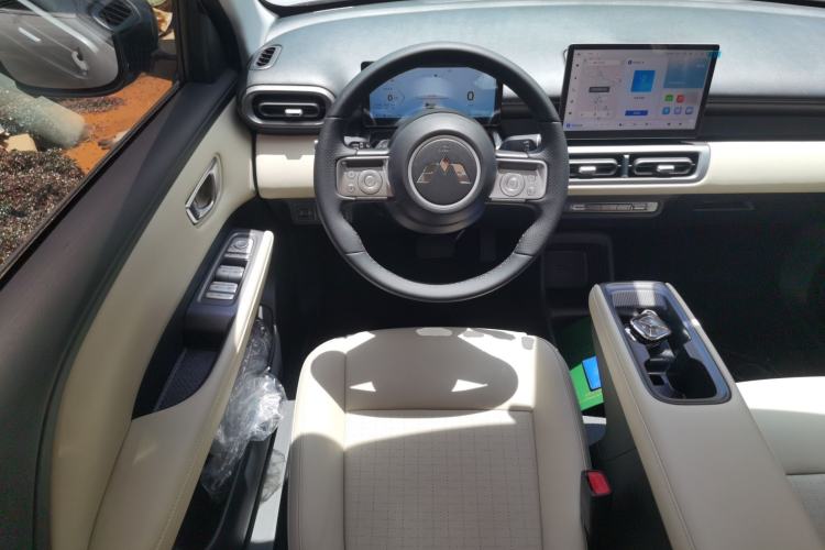 Used Wuling Bingo PLUS 2024 330 km Range Five-Seater Version Steering Wheel