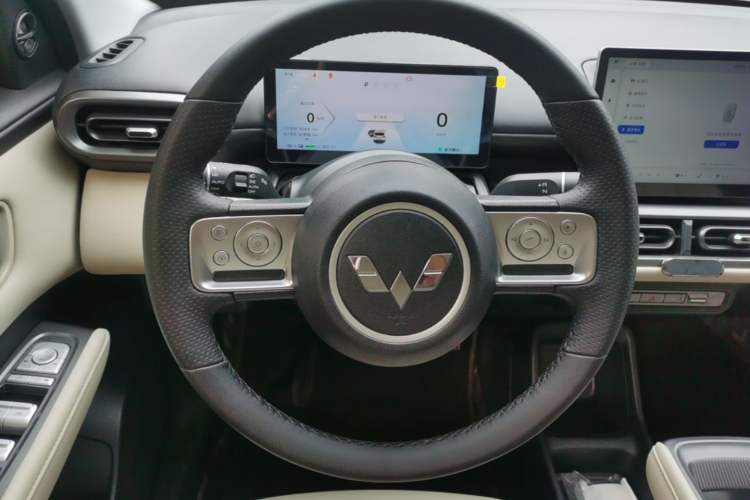 Used Wuling Bingo PLUS 2024 330 km Range Five-Seater Version Steering Wheel