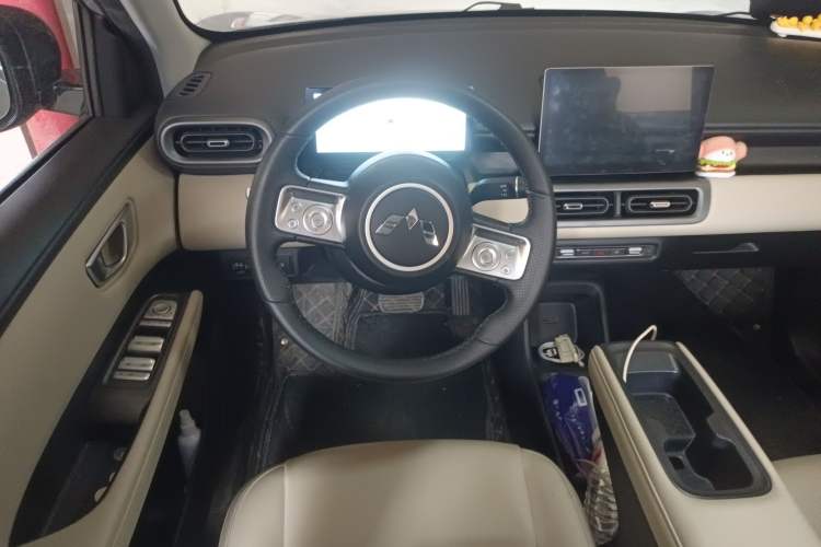 Used Wuling Bingo PLUS 2024 330 km Range Five-Seater Version Steering Wheel