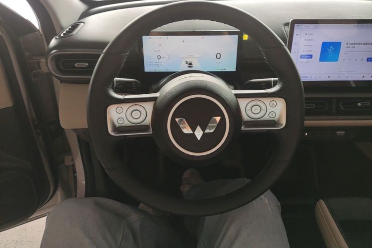 Used Wuling Bingo PLUS 2024 330 km Range Five-Seater Version Steering Wheel