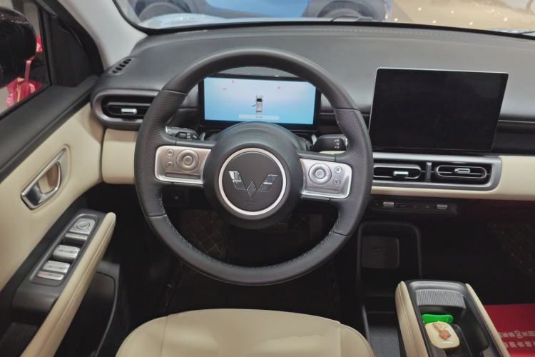 Used Wuling Bingo PLUS 2024 330 km Range Five-Seater Version Steering Wheel