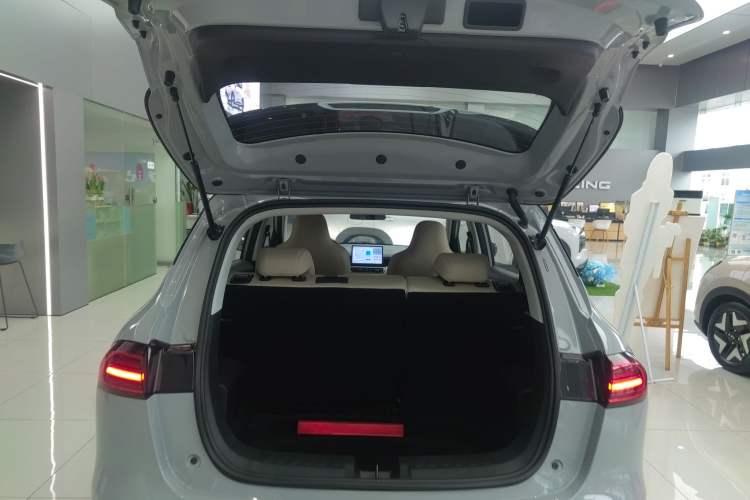 Used Wuling Bingo PLUS 2024 510 km Range 5-Seater Version Trunk
