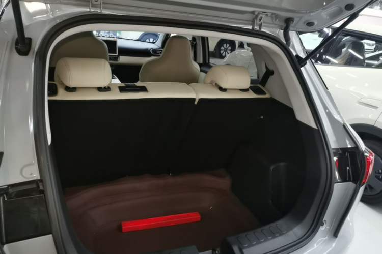 Used Wuling Bingo PLUS 2024 330 km Range Five-Seater Version Trunk