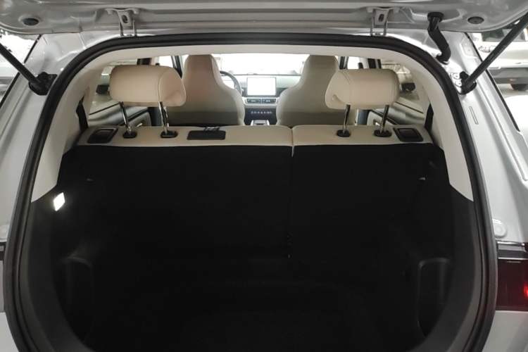 Used Wuling Bingo PLUS 2024 330 km Range Five-Seater Version Trunk