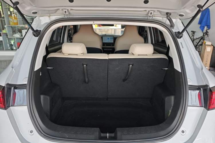 Used Wuling Bingo PLUS 2024 510 km Flagship Edition Four-Seater Version Trunk