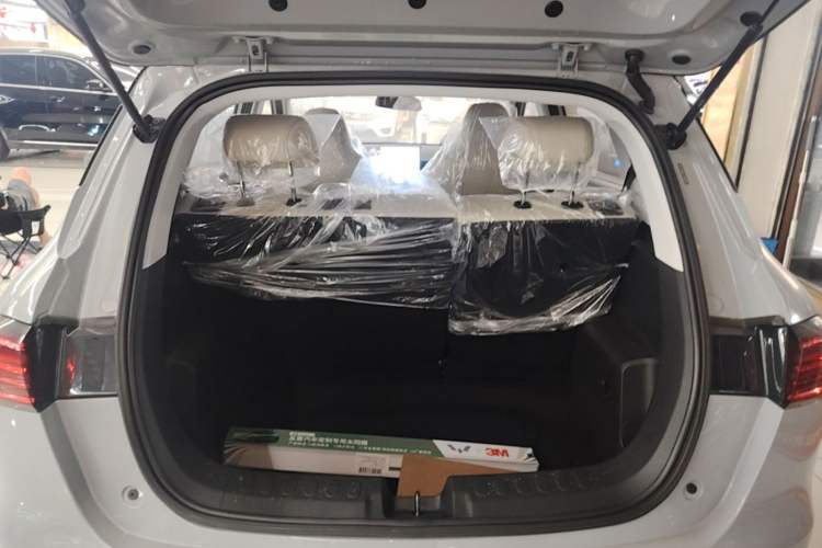 Used Wuling Bingo PLUS 2024 510 km Range 5-Seater Version Trunk