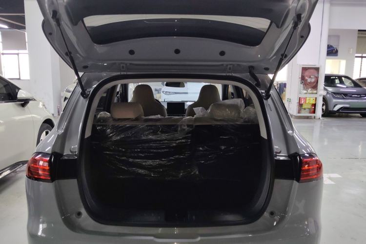 Used Wuling Bingo PLUS 2024 330 km Range Five-Seater Version Trunk