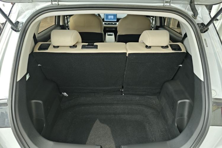 Used Wuling Bingo PLUS 2024 401 km Range 5-Seater Version Trunk