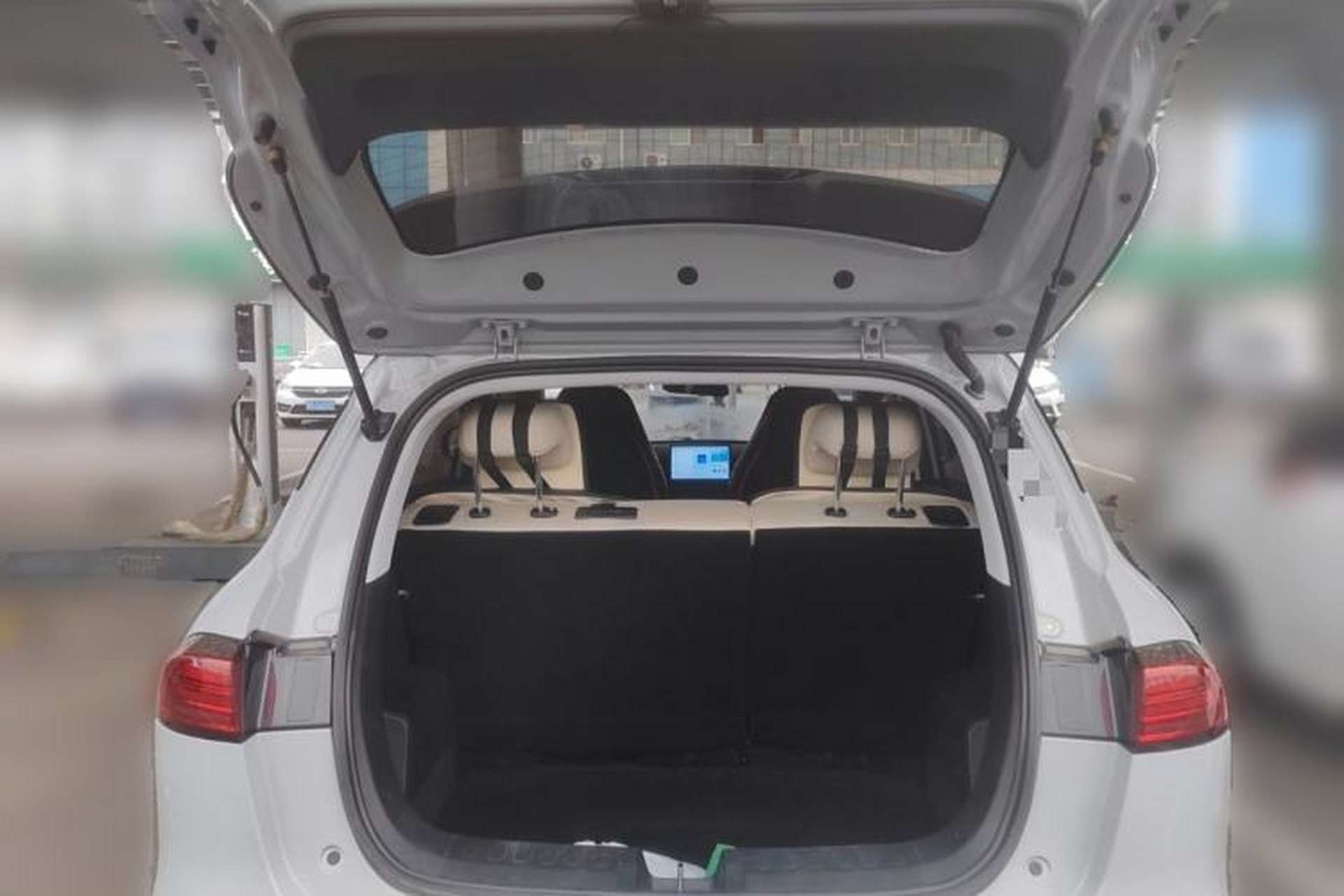 Used Wuling Bingo PLUS 2024 330 km Range Five-Seater Version Trunk