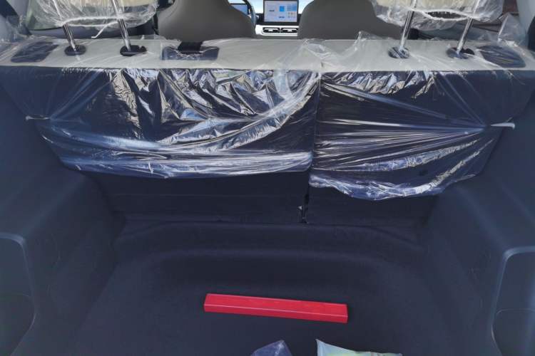 Used Wuling Bingo PLUS 2024 330 km Range Five-Seater Version Trunk