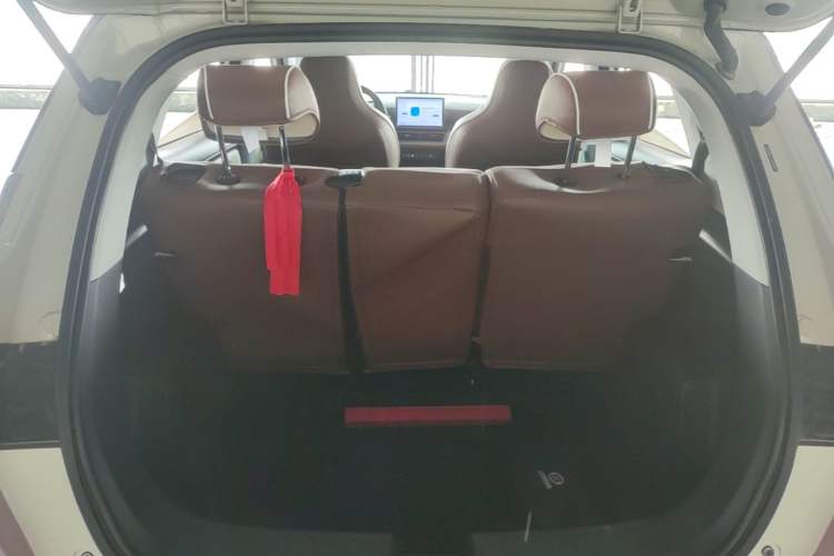 Used Wuling Bingo PLUS 2024 330 km Range Five-Seater Version Trunk
