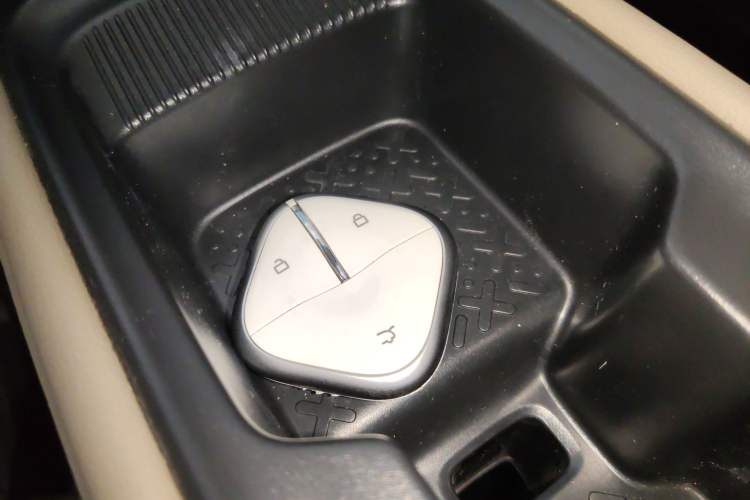 Used Wuling Bingo PLUS 2024 510 km Flagship Edition Four-Seater Version Vehicle Key