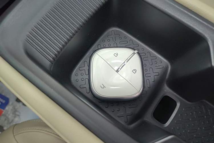 Used Wuling Bingo PLUS 2024 510 km Flagship Edition Four-Seater Version Vehicle Key