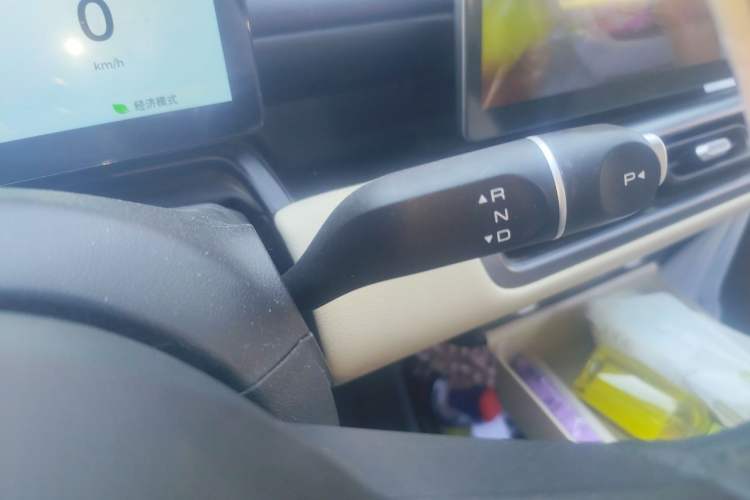Used Wuling Bingo PLUS 2024 510 km Flagship Edition Four-Seater Version Gear Lever