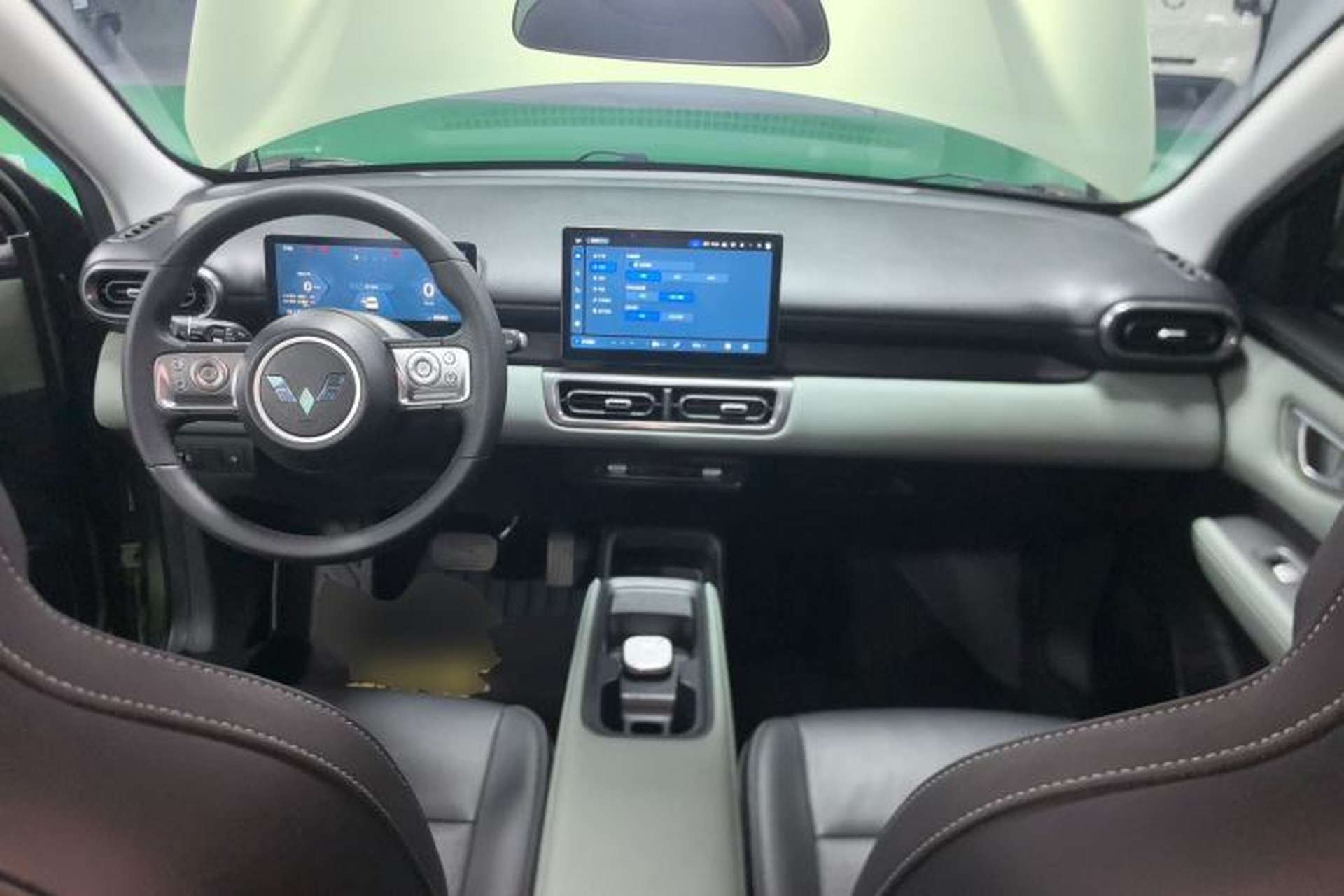 Used Wuling Bingo PLUS 2024 510 km Flagship Edition Four-Seater Version Center Console