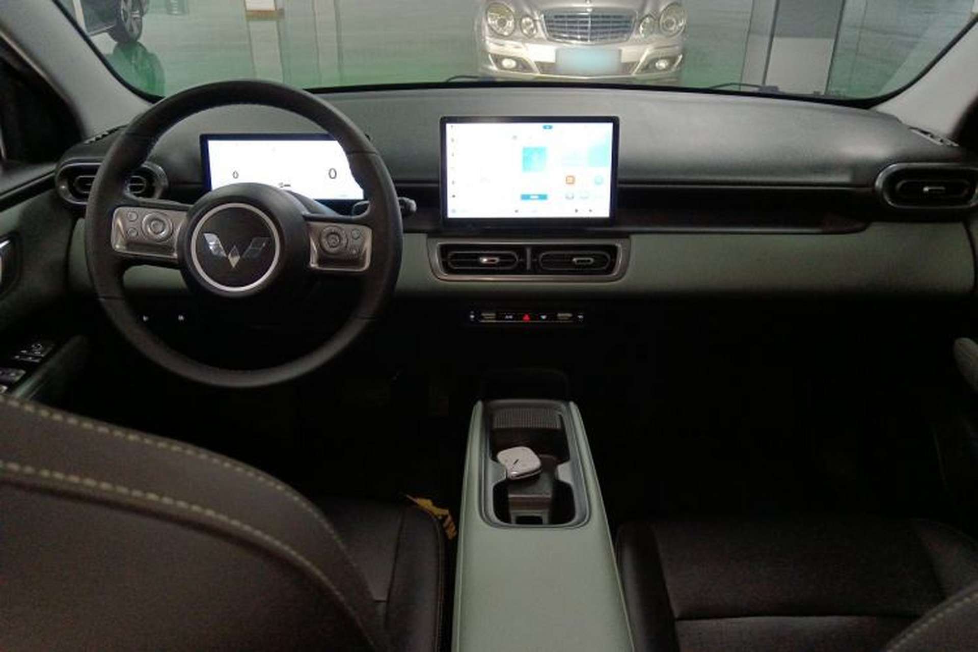 Used Wuling Bingo PLUS 2024 510 km Flagship Edition Four-Seater Version Center Console