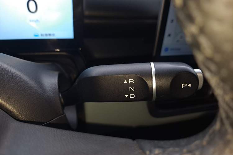 Used Wuling Bingo PLUS 2024 510 km Flagship Edition Four-Seater Version Gear Lever