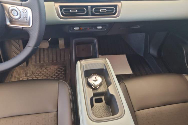 Used Wuling Bingo PLUS 2024 510 km Flagship Edition Four-Seater Version Gear Lever