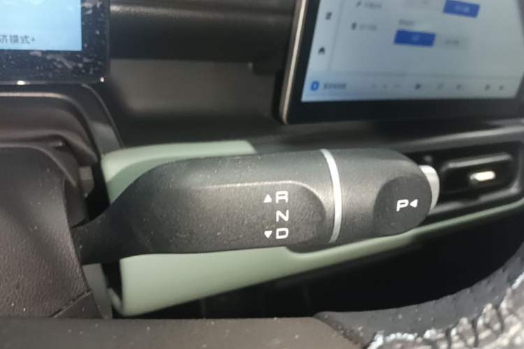 Used Wuling Bingo PLUS 2024 510 km Flagship Edition Four-Seater Version Gear Lever