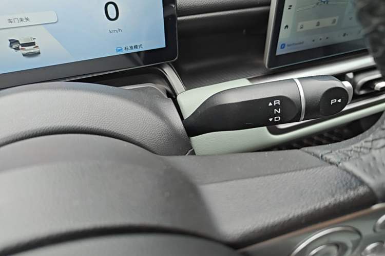 Used Wuling Bingo PLUS 2024 510 km Flagship Edition Four-Seater Version Gear Lever