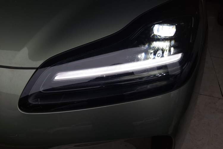 Used Wuling Bingo PLUS 2024 510 km Flagship Edition Four-Seater Version Left Front Headlight