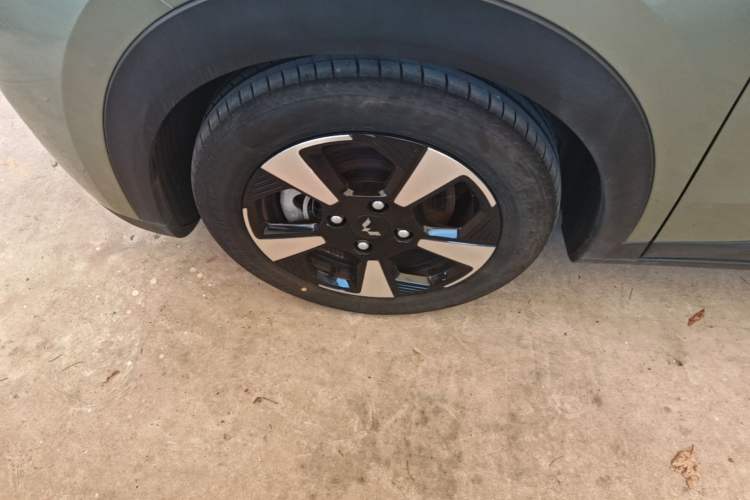 Used Wuling Bingo PLUS 2024 510 km Flagship Edition Four-Seater Version Left Front Wheel Hub
