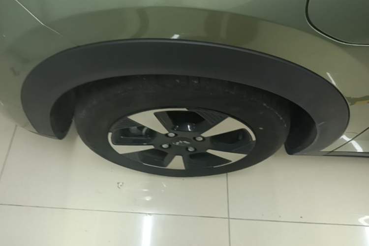 Used Wuling Bingo PLUS 2024 510 km Flagship Edition Four-Seater Version Left Front Wheel Hub