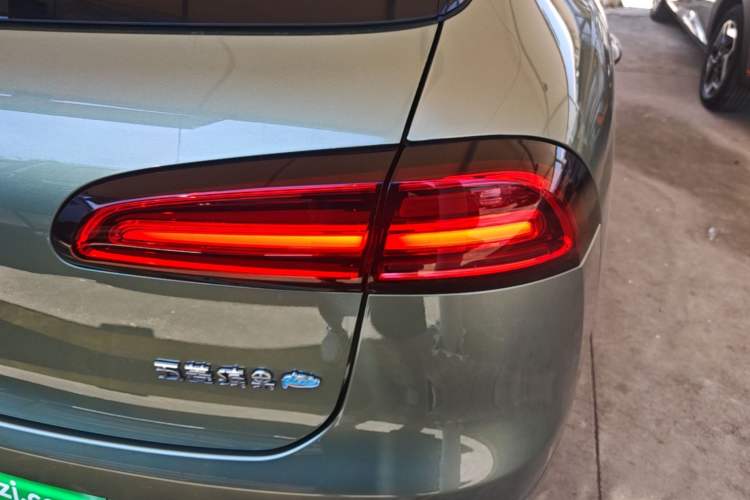 Used Wuling Bingo PLUS 2024 510 km Flagship Edition Four-Seater Version Right Rear Taillight