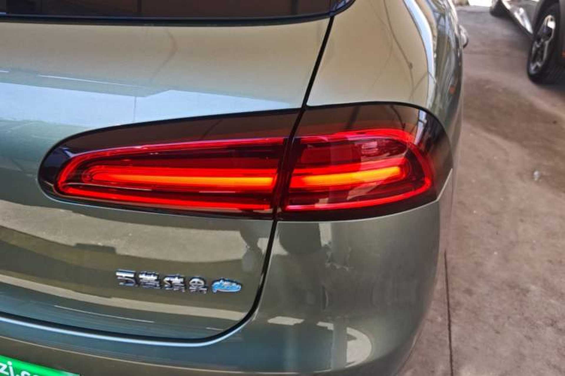 Used Wuling Bingo PLUS 2024 510 km Flagship Edition Four-Seater Version Right Rear Taillight