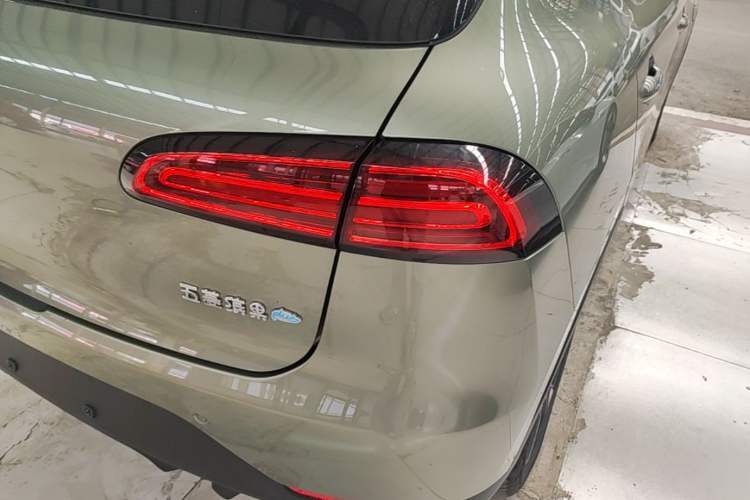 Used Wuling Bingo PLUS 2024 510 km Flagship Edition Four-Seater Version Right Rear Taillight
