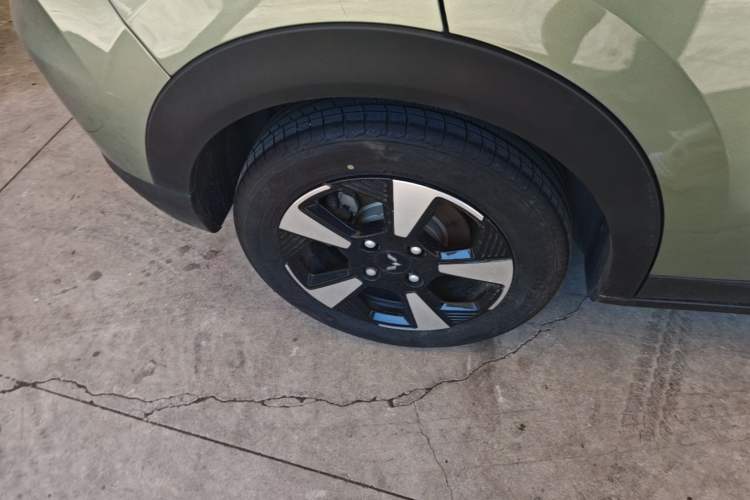 Used Wuling Bingo PLUS 2024 510 km Flagship Edition Four-Seater Version Right Rear Wheel Hub