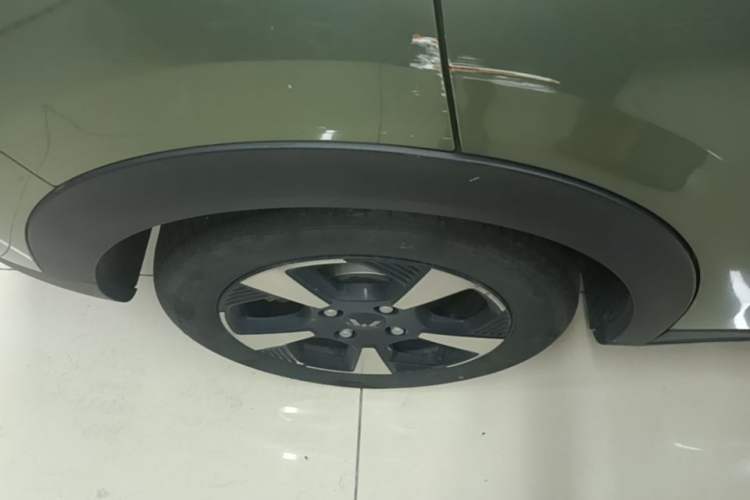Used Wuling Bingo PLUS 2024 510 km Flagship Edition Four-Seater Version Right Rear Wheel Hub