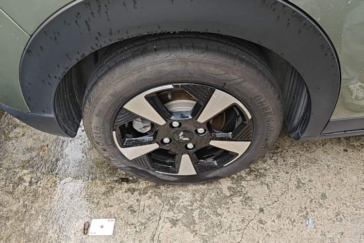 Used Wuling Bingo PLUS 2024 510 km Flagship Edition Four-Seater Version Right Rear Wheel Hub