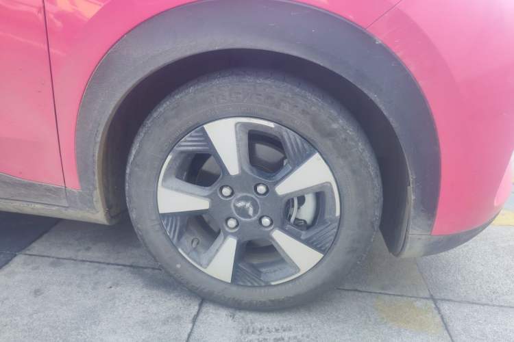 Used Wuling Bingo PLUS 2024 510 km Flagship Edition Four-Seater Version Right Front Wheel Hub