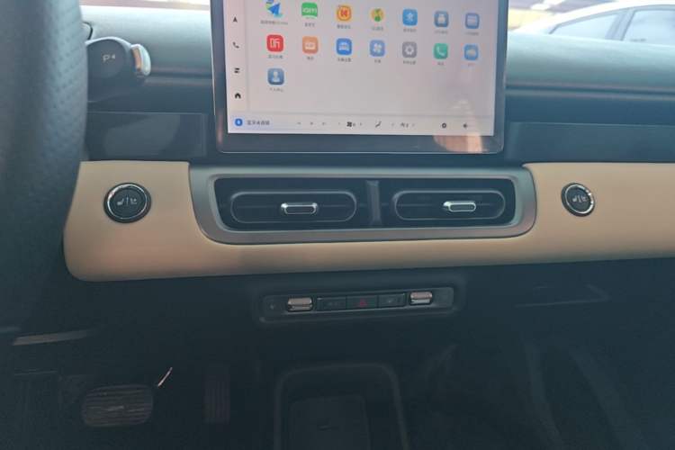 Used Wuling Bingo PLUS 2024 330 km Range Five-Seater Version Audio And AC Panel