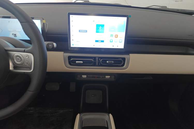 Used Wuling Bingo PLUS 2024 330 km Range Five-Seater Version Audio And AC Panel