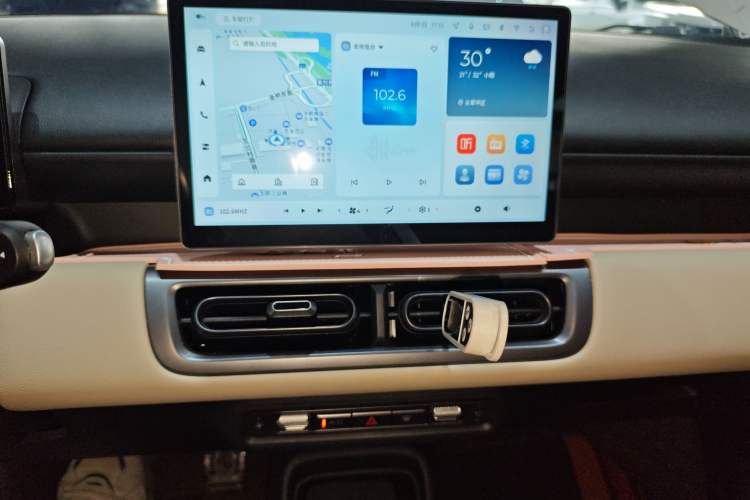 Used Wuling Bingo PLUS 2024 330 km Range Five-Seater Version Audio And AC Panel