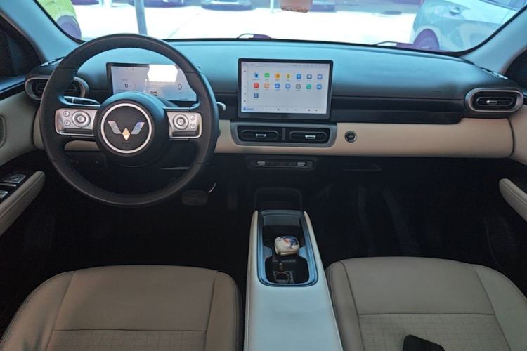 Used Wuling Bingo PLUS 2024 330 km Range Five-Seater Version Center Console
