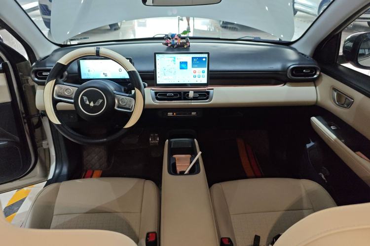 Used Wuling Bingo PLUS 2024 330 km Range Five-Seater Version Center Console