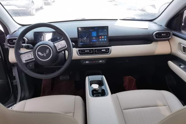 Used Wuling Bingo PLUS 2024 510 km Flagship Edition Four-Seater Version Center Console