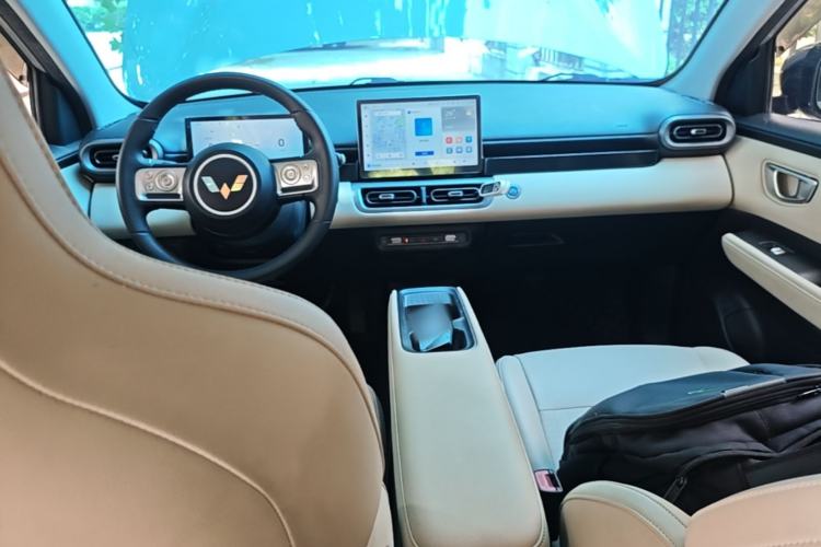 Used Wuling Bingo PLUS 2024 330 km Range Five-Seater Version Center Console
