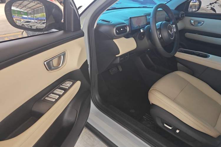 Used Wuling Bingo PLUS 2024 330 km Range Five-Seater Version Driver Seat