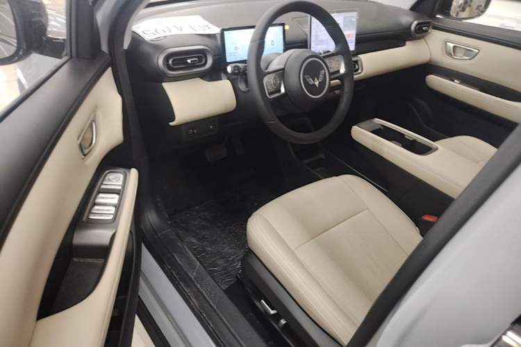 Used Wuling Bingo PLUS 2024 510 km Range 5-Seater Version Driver Seat