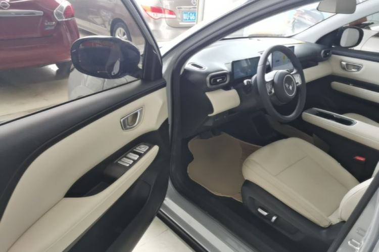 Used Wuling Bingo PLUS 2024 330 km Range Five-Seater Version Driver Seat