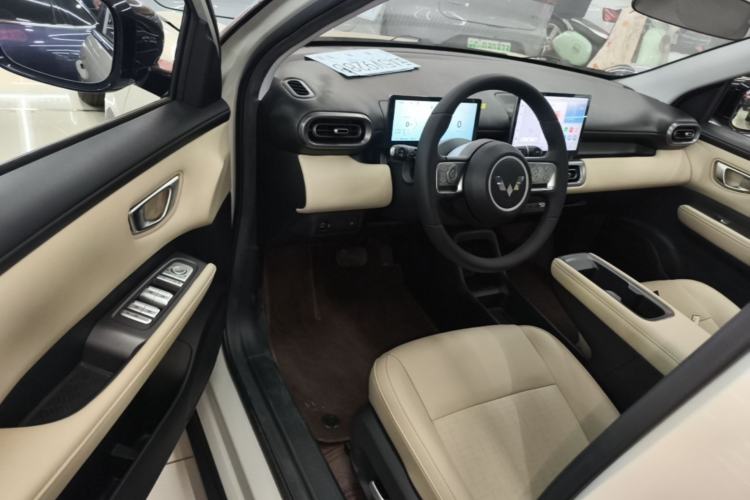 Used Wuling Bingo PLUS 2024 401 km Range 5-Seater Version Driver Seat