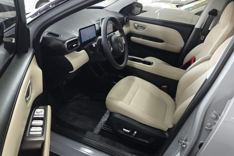 Used Wuling Bingo PLUS 2024 401 km Range 5-Seater Version Driver Seat