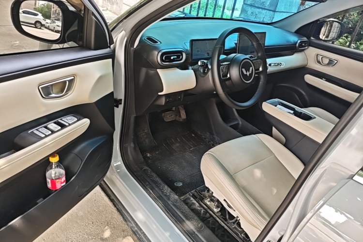 Used Wuling Bingo PLUS 2024 330 km Range Five-Seater Version Driver Seat