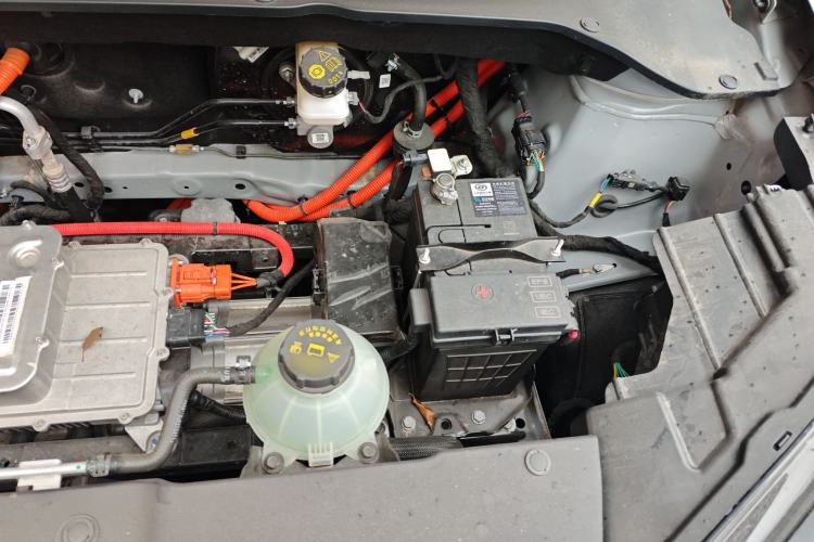 Used Wuling Bingo PLUS 2024 330 km Range Five-Seater Version Engine Bay Left