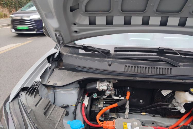 Used Wuling Bingo PLUS 2024 401 km Range 5-Seater Version Engine Bay Right